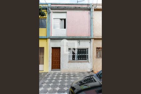 Casa à venda com 75m², 2 quartos e sem vaga Casa à venda com 75m², 2 quartos e sem vagaFachada