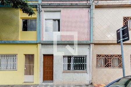 Casa à venda com 75m², 2 quartos e sem vaga Casa à venda com 75m², 2 quartos e sem vagaFachada