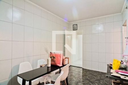 Casa à venda com 116m², 2 quartos e 2 vagas Casa à venda com 116m², 2 quartos e 2 vagasCozinha