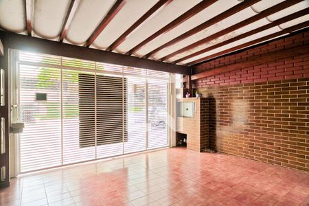 Casa à venda com 116m², 2 quartos e 2 vagas Casa à venda com 116m², 2 quartos e 2 vagasGaragem