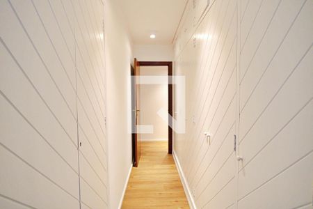 Apartamento à venda com 458m², 4 quartos e 3 vagas Apartamento à venda com 458m², 4 quartos e 3 vagasCorredor de Serviço