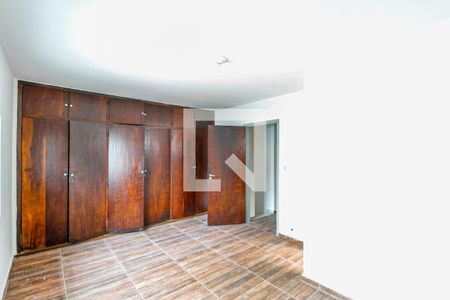 Casa à venda com 480m², 3 quartos e 2 vagas Casa à venda com 480m², 3 quartos e 2 vagasSuíte