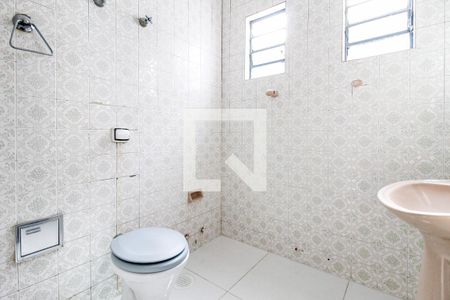 Casa à venda com 480m², 3 quartos e 2 vagas Casa à venda com 480m², 3 quartos e 2 vagasBanheiro Suíte