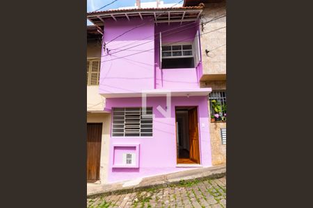 Casa para alugar com 70m², 3 quartos e 1 vaga Casa para alugar com 70m², 3 quartos e 1 vagaFachada
