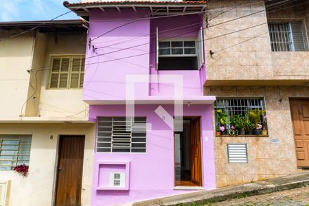 Casa para alugar com 70m², 3 quartos e 1 vaga Casa para alugar com 70m², 3 quartos e 1 vagaFachada