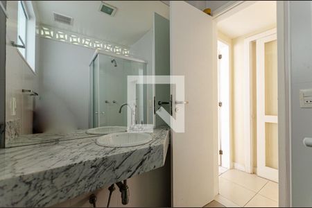 Apartamento à venda com 103m², 2 quartos e 1 vaga Apartamento à venda com 103m², 2 quartos e 1 vagaBanheiro Social