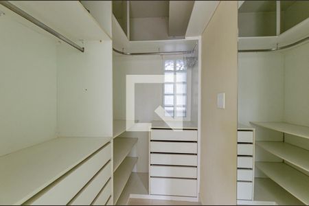 Apartamento à venda com 103m², 2 quartos e 1 vaga Apartamento à venda com 103m², 2 quartos e 1 vagaCloset da suíte 1