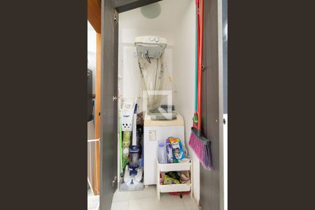 Casa de condomínio à venda com 110m², 3 quartos e 1 vaga Casa de condomínio à venda com 110m², 3 quartos e 1 vagaÁrea de Serviço