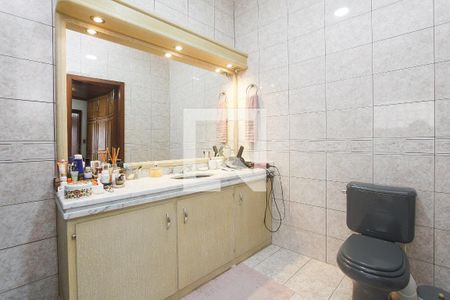 Casa à venda com 294m², 4 quartos e 2 vagas Casa à venda com 294m², 4 quartos e 2 vagasBanheiro suite 1