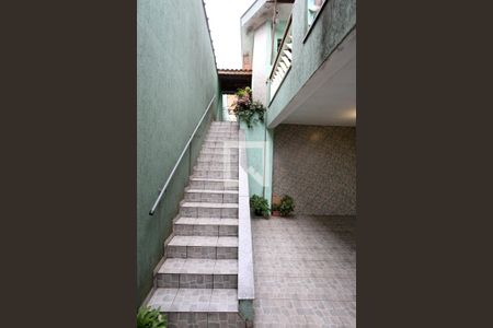 Casa à venda com 120m², 3 quartos e 2 vagasEscada de Entrada