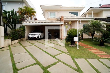 Casa de condomínio para alugar com 300m², 3 quartos e 4 vagasFachada