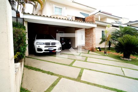 Casa de condomínio para alugar com 300m², 3 quartos e 4 vagasFachada