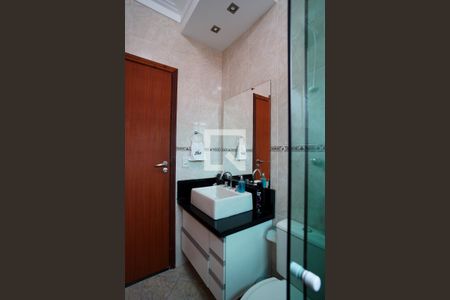 Casa de condomínio para alugar com 300m², 3 quartos e 4 vagasBanheiro da Suíte 2