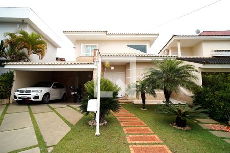 Casa de condomínio para alugar com 300m², 3 quartos e 4 vagasFachada