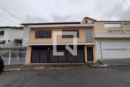 Casa à venda com 280m², 4 quartos e 3 vagas Casa à venda com 280m², 4 quartos e 3 vagasFachada