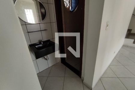 Casa à venda com 280m², 4 quartos e 3 vagas Casa à venda com 280m², 4 quartos e 3 vagasBanheiro Social
