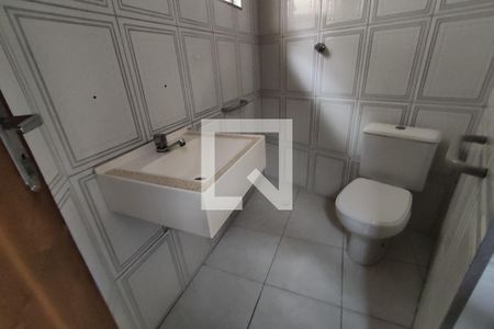 Casa à venda com 280m², 4 quartos e 3 vagas Casa à venda com 280m², 4 quartos e 3 vagasBanheiro de Serviço