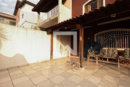 Casa para alugar com 220m², 3 quartos e 2 vagasVaranda