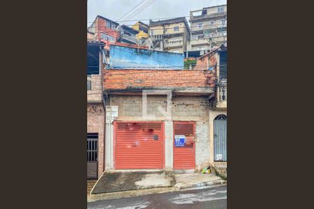 Casa à venda com 194m², 1 quarto e 1 vaga Casa à venda com 194m², 1 quarto e 1 vagaFachada