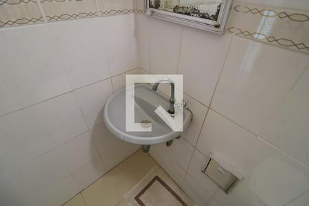 Casa à venda com 330m², 4 quartos e 4 vagas Casa à venda com 330m², 4 quartos e 4 vagasBanheiro de Serviço