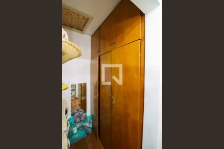 Casa à venda com 330m², 4 quartos e 4 vagas Casa à venda com 330m², 4 quartos e 4 vagasSuíte 1 - Armários