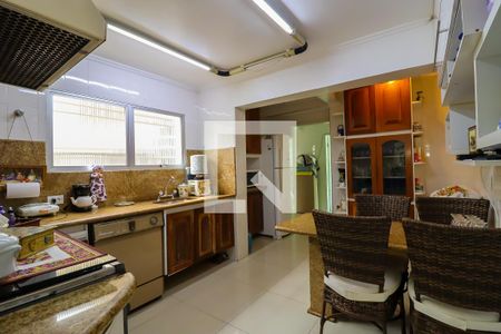Casa à venda com 330m², 4 quartos e 4 vagas Casa à venda com 330m², 4 quartos e 4 vagasCozinha
