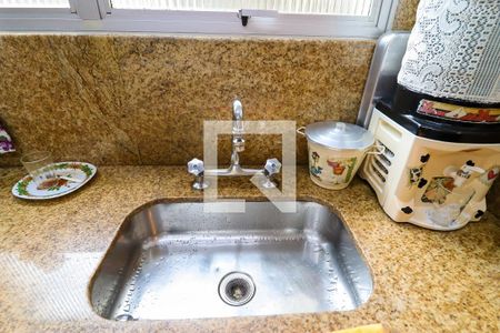 Casa à venda com 330m², 4 quartos e 4 vagas Casa à venda com 330m², 4 quartos e 4 vagasCozinha - Torneira