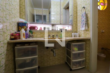 Casa à venda com 330m², 4 quartos e 4 vagas Casa à venda com 330m², 4 quartos e 4 vagasBanheiro Corredor