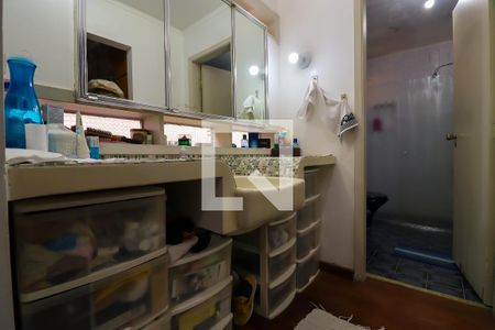 Casa à venda com 330m², 4 quartos e 4 vagas Casa à venda com 330m², 4 quartos e 4 vagasBanheiro da Suíte 1