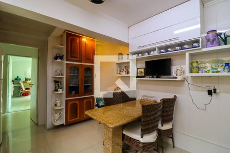 Casa à venda com 330m², 4 quartos e 4 vagas Casa à venda com 330m², 4 quartos e 4 vagasCozinha
