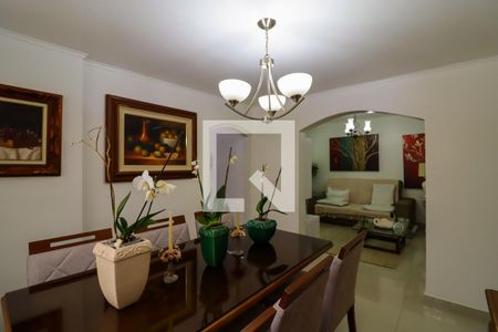 Casa à venda com 330m², 4 quartos e 4 vagas Casa à venda com 330m², 4 quartos e 4 vagasSala de Jantar