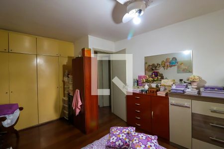 Casa à venda com 330m², 4 quartos e 4 vagas Casa à venda com 330m², 4 quartos e 4 vagasQuarto 1