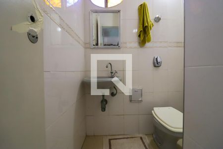 Casa à venda com 330m², 4 quartos e 4 vagas Casa à venda com 330m², 4 quartos e 4 vagasBanheiro de Serviço