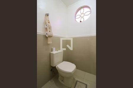 Casa à venda com 330m², 4 quartos e 4 vagas Casa à venda com 330m², 4 quartos e 4 vagasLavabo