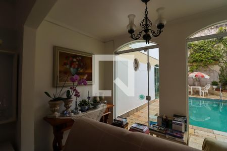 Casa à venda com 330m², 4 quartos e 4 vagas Casa à venda com 330m², 4 quartos e 4 vagasSala 3