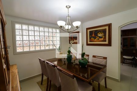 Casa à venda com 330m², 4 quartos e 4 vagas Casa à venda com 330m², 4 quartos e 4 vagasSala de Jantar