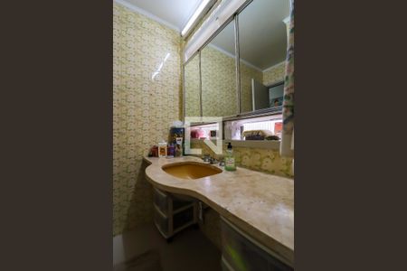 Casa à venda com 330m², 4 quartos e 4 vagas Casa à venda com 330m², 4 quartos e 4 vagasBanheiro Corredor