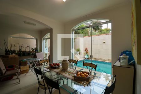 Casa à venda com 330m², 4 quartos e 4 vagas Casa à venda com 330m², 4 quartos e 4 vagasEspaço Gourmet