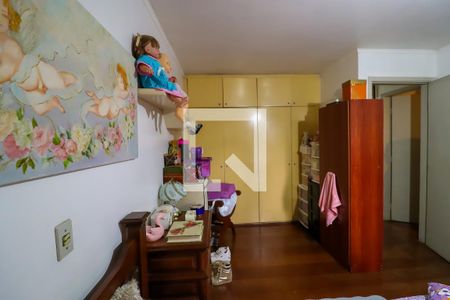 Casa à venda com 330m², 4 quartos e 4 vagas Casa à venda com 330m², 4 quartos e 4 vagasQuarto 1