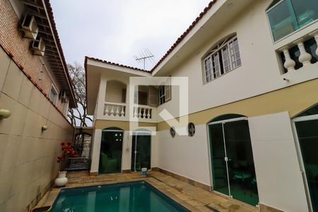 Casa à venda com 330m², 4 quartos e 4 vagas Casa à venda com 330m², 4 quartos e 4 vagasPiscina