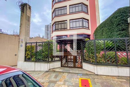 Apartamento à venda com 195m², 4 quartos e 3 vagas Apartamento à venda com 195m², 4 quartos e 3 vagasFachada e portaria