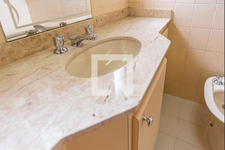 Apartamento à venda com 195m², 4 quartos e 3 vagas Apartamento à venda com 195m², 4 quartos e 3 vagasPia