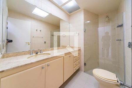 Apartamento à venda com 195m², 4 quartos e 3 vagas Apartamento à venda com 195m², 4 quartos e 3 vagasBanheiro Social