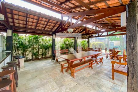 Apartamento à venda com 195m², 4 quartos e 3 vagas Apartamento à venda com 195m², 4 quartos e 3 vagasÁrea comum - Churrasqueira