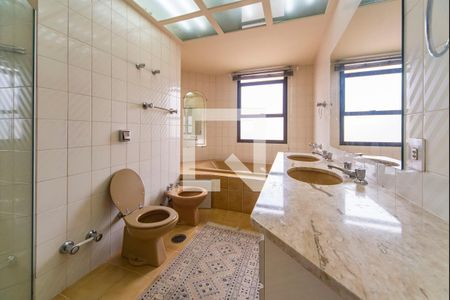 Apartamento à venda com 195m², 4 quartos e 3 vagas Apartamento à venda com 195m², 4 quartos e 3 vagasBanheiro do Quarto 1