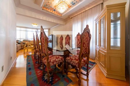 Apartamento à venda com 195m², 4 quartos e 3 vagas Apartamento à venda com 195m², 4 quartos e 3 vagasSala de Jantar