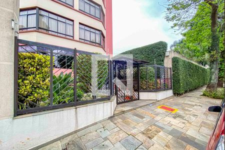 Apartamento à venda com 195m², 4 quartos e 3 vagas Apartamento à venda com 195m², 4 quartos e 3 vagasFachada e portaria