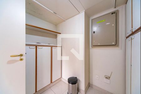 Apartamento à venda com 195m², 4 quartos e 3 vagas Apartamento à venda com 195m², 4 quartos e 3 vagasQuarto de Serviço