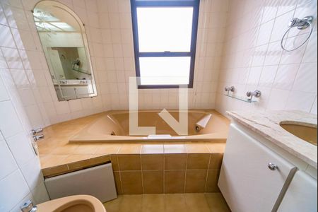 Apartamento à venda com 195m², 4 quartos e 3 vagas Apartamento à venda com 195m², 4 quartos e 3 vagasBanheira