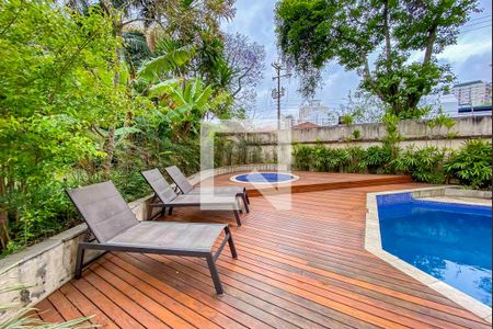 Apartamento à venda com 195m², 4 quartos e 3 vagas Apartamento à venda com 195m², 4 quartos e 3 vagasÁrea comum - Piscina